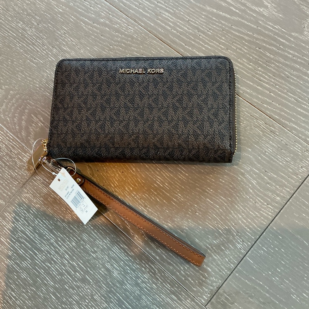 New Michael Kors Jet Set Travel Flat Multifunction phone, wristlet wallet, Brown